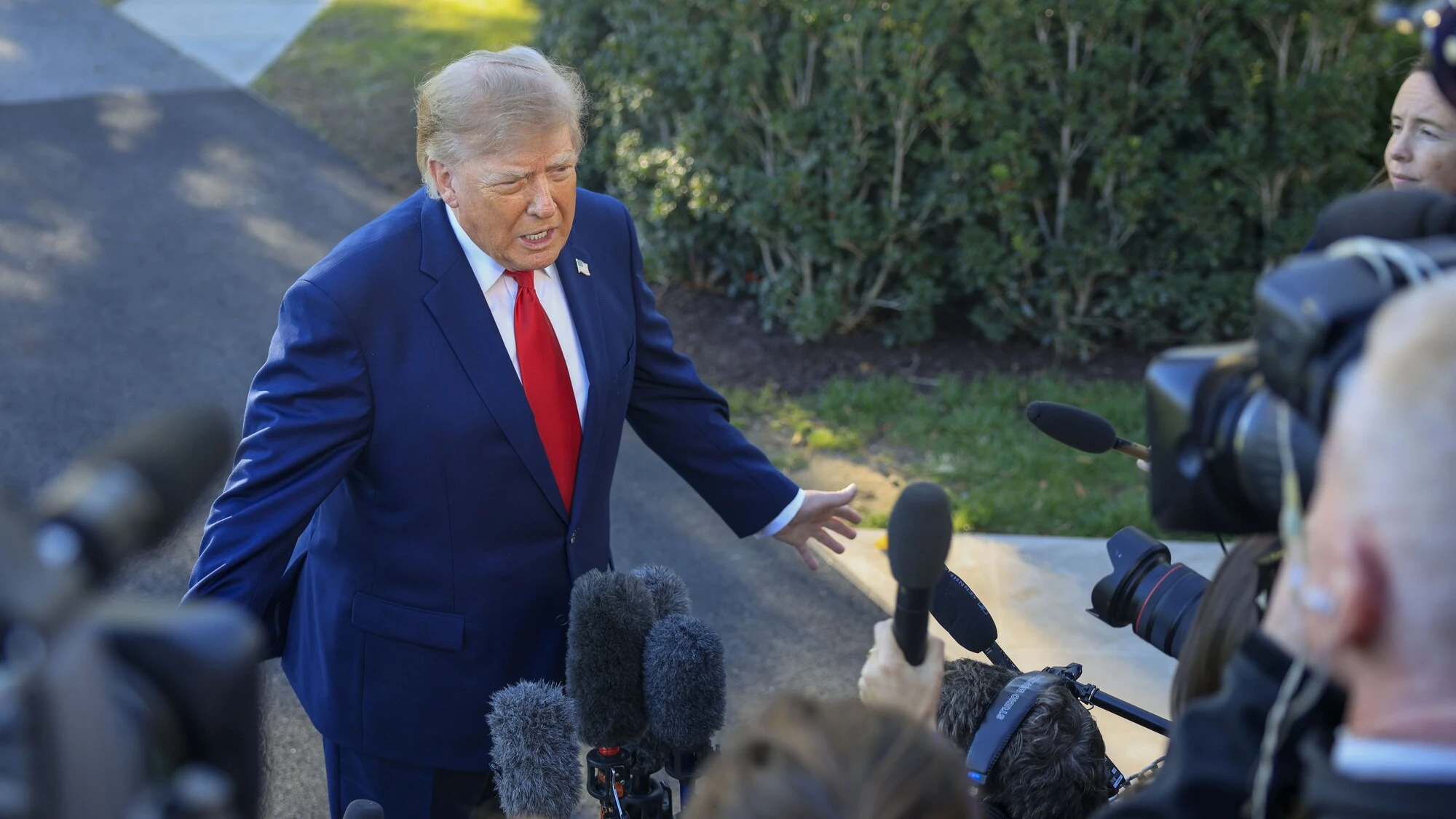 22 жовтня: Трамп заявив, що Маск зняв обмеження Starlink
